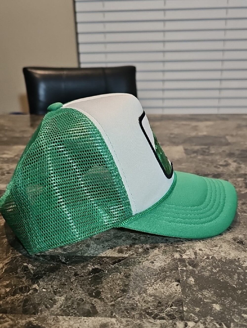 Green and White Parrot Mesh Trucker Hat - Picture 4 of 6